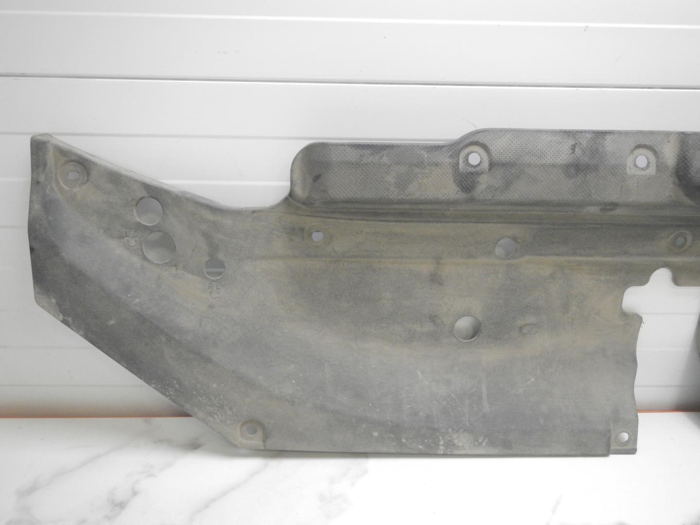 Кожух замка капота