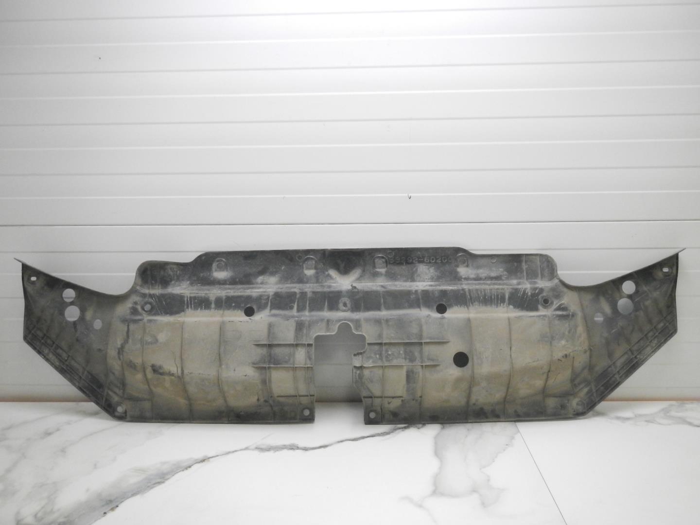 Кожух замка капота