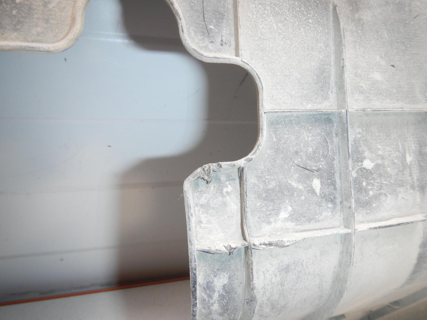 Кожух замка капота