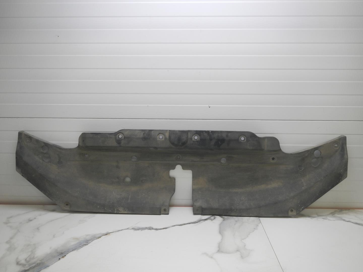 Кожух замка капота