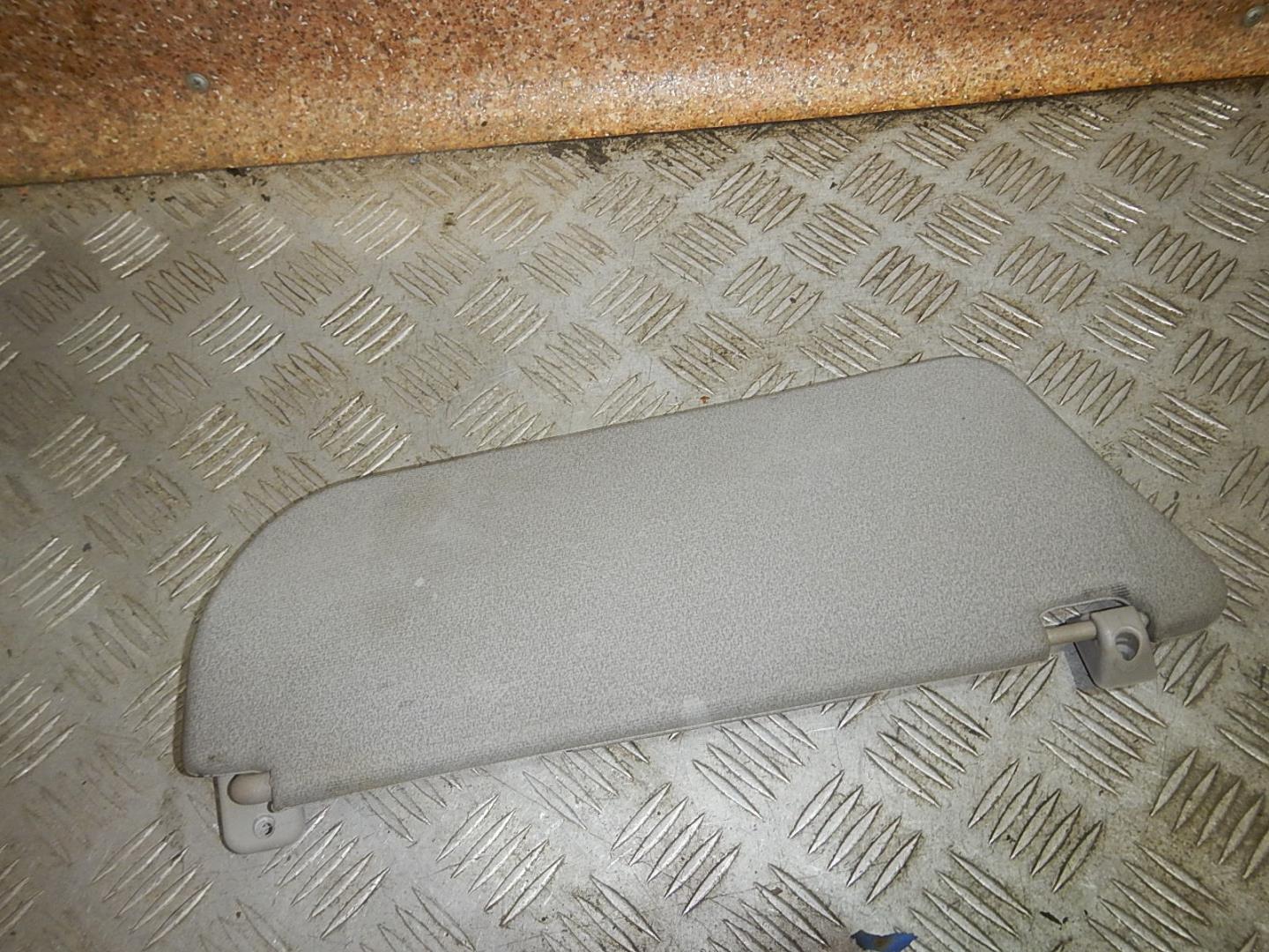 Козырек солнцезащитный