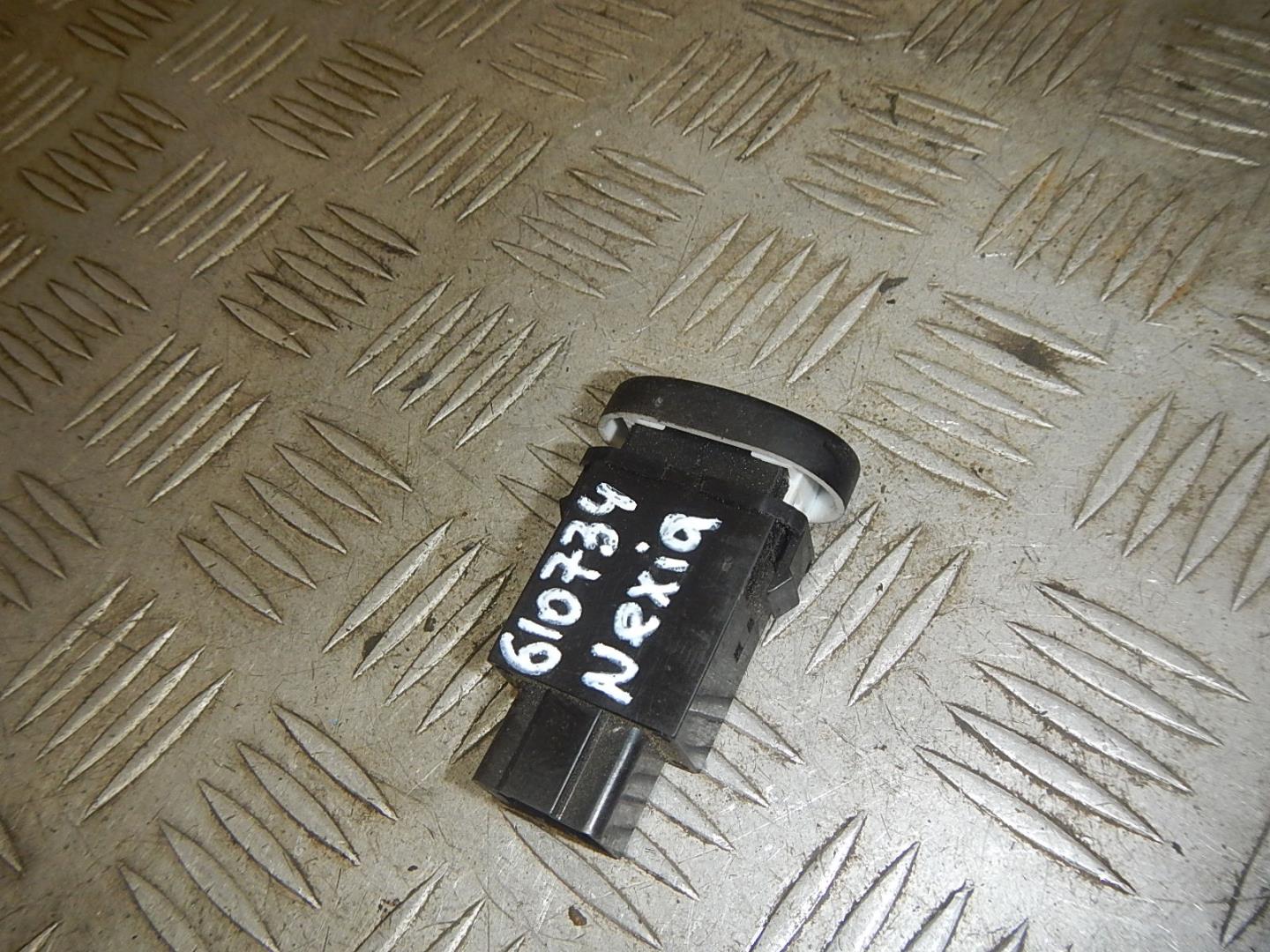 Кнопка обогрева заднего стекла