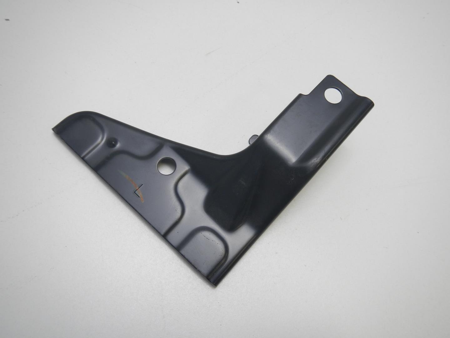 Кронштейн фар левый