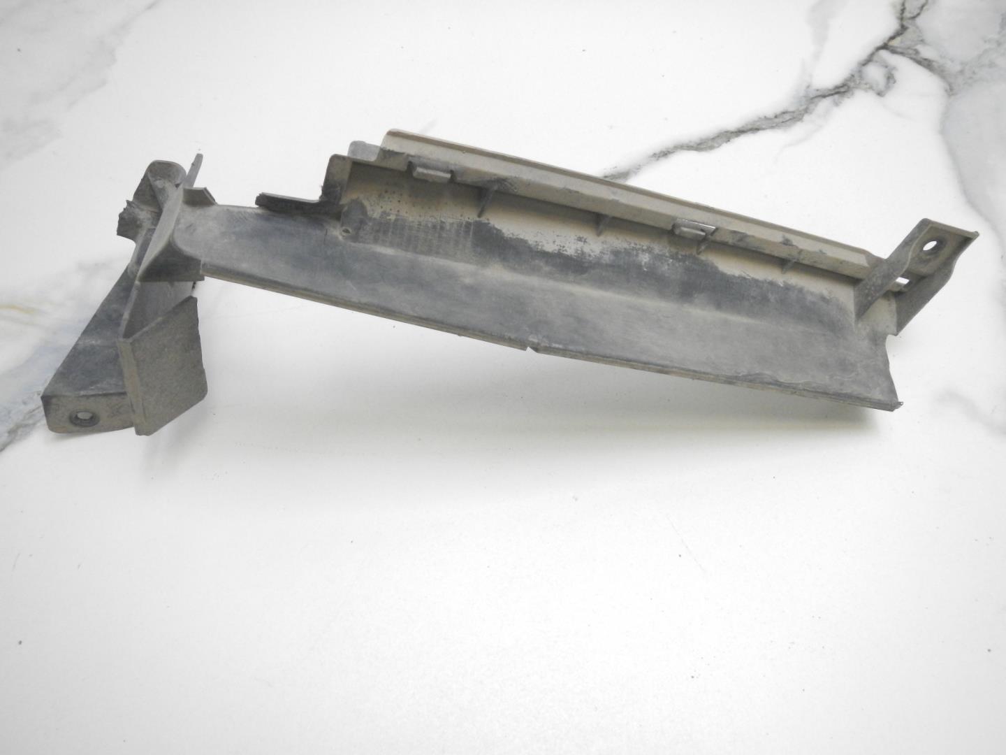 Воздуховод радиатора левый