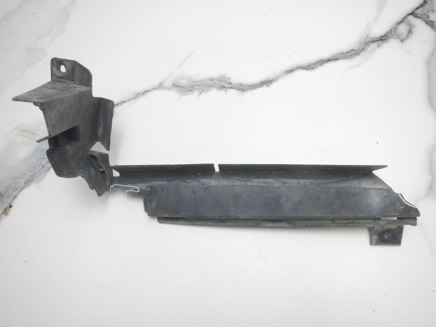 Воздуховод радиатора левый