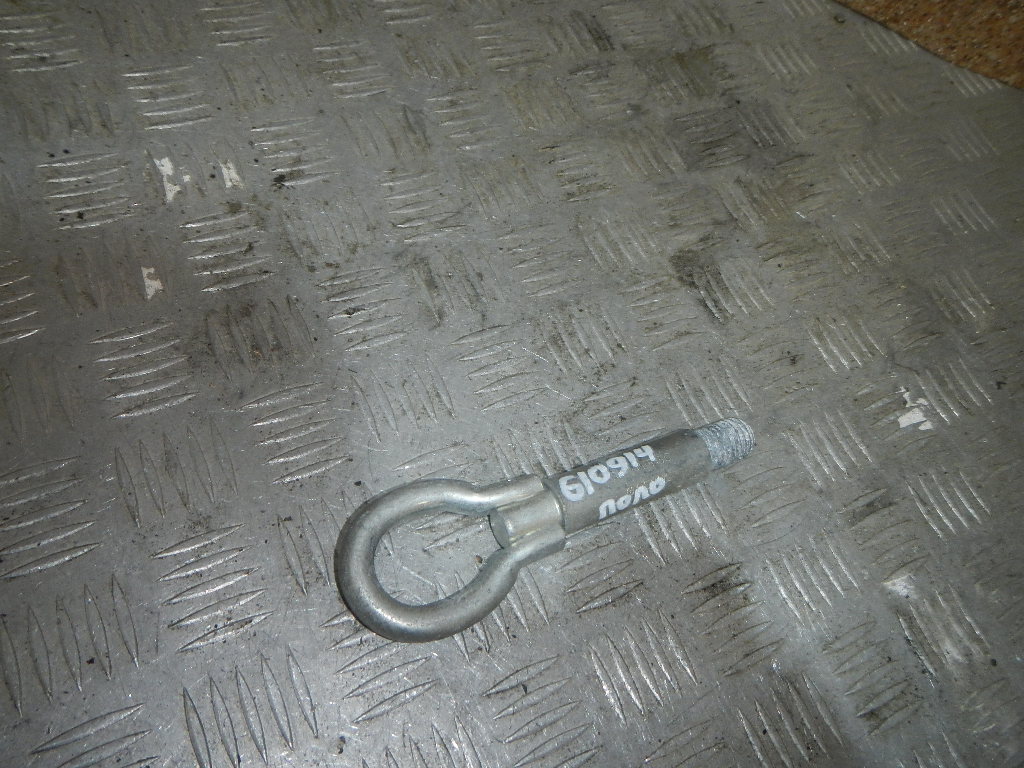 Крюк буксировочный