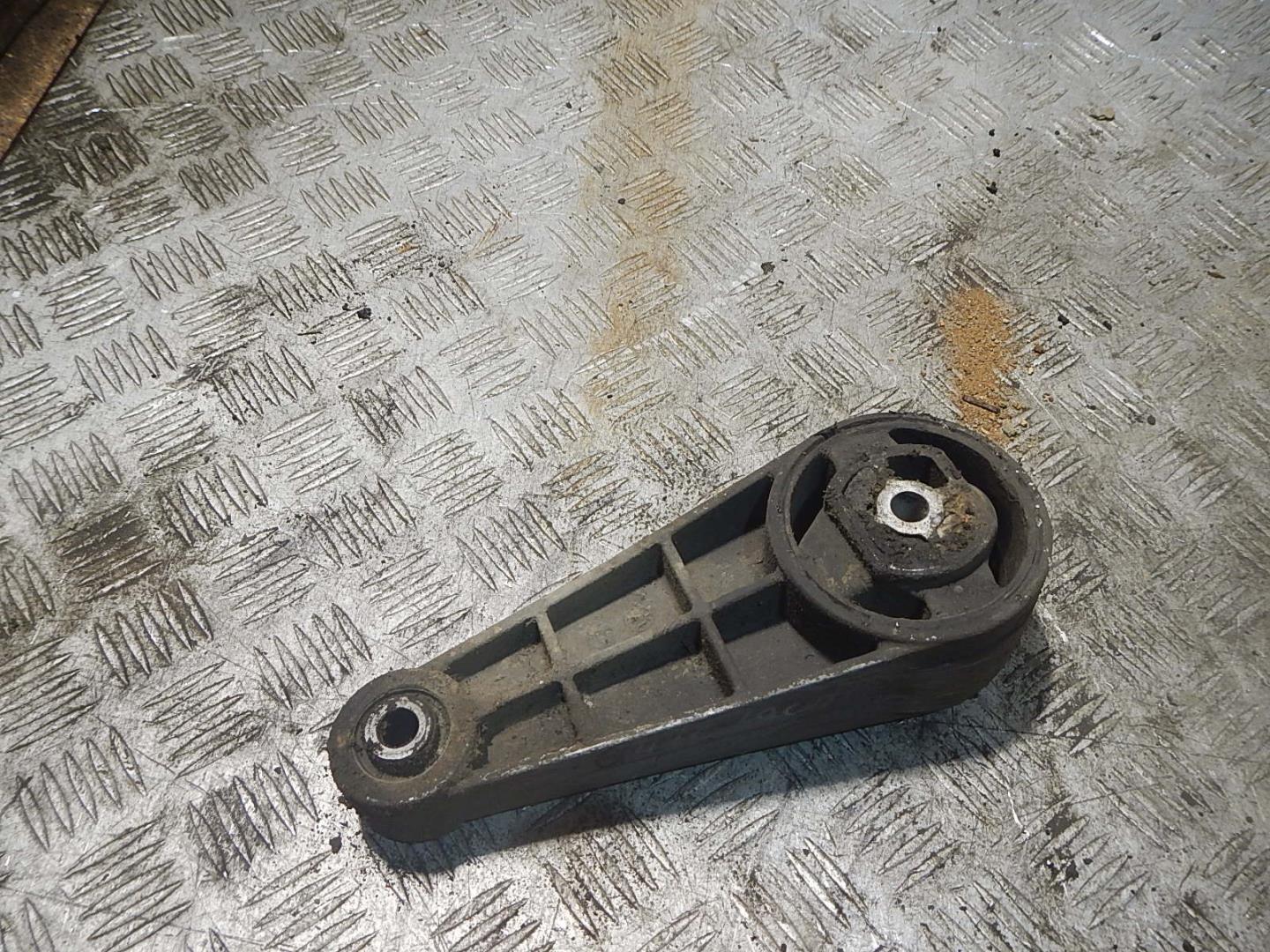 Опора двигателя задняя