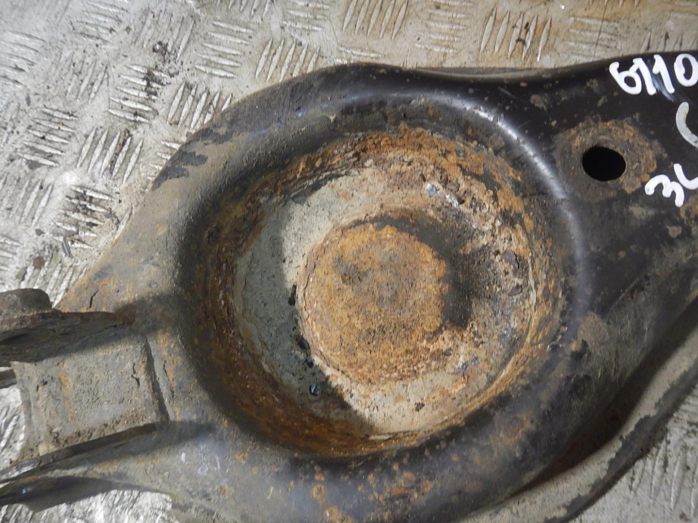 Рычаг задний нижний левый