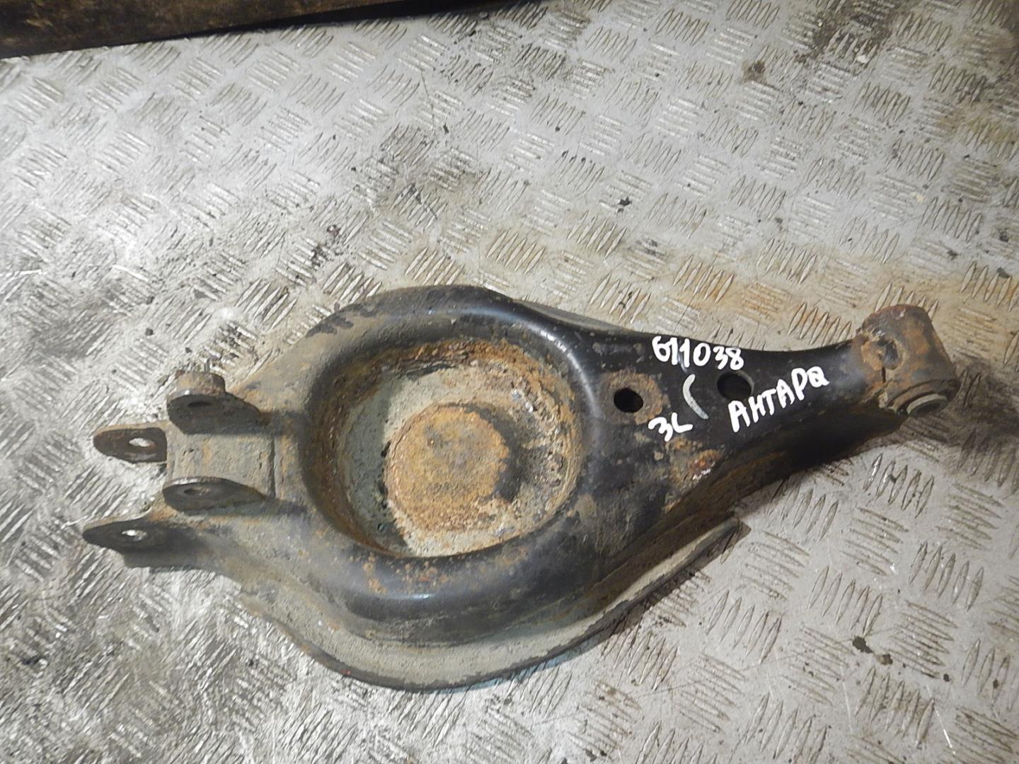 Рычаг задний нижний левый