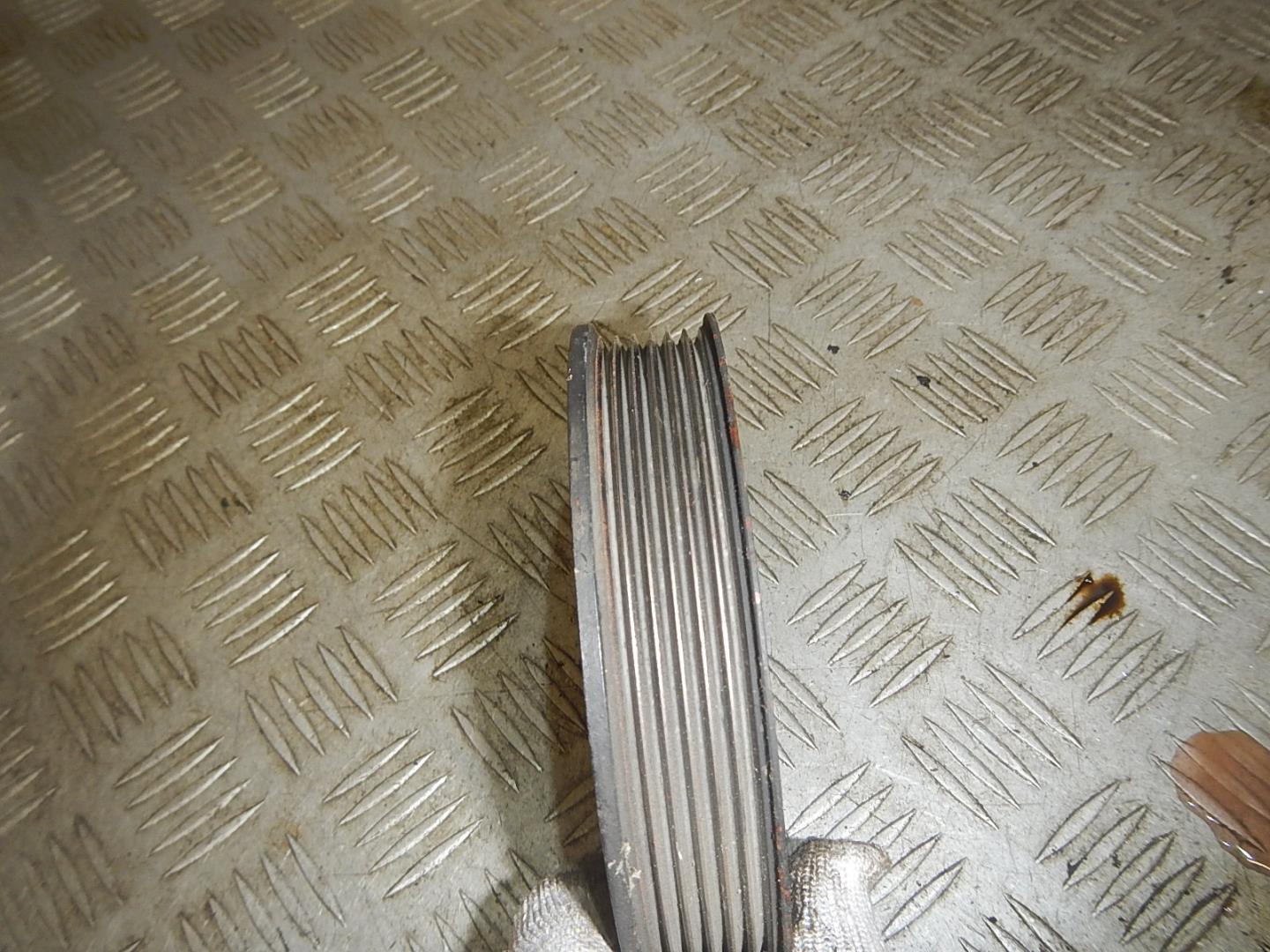 Шкив водяного насоса (помпы)