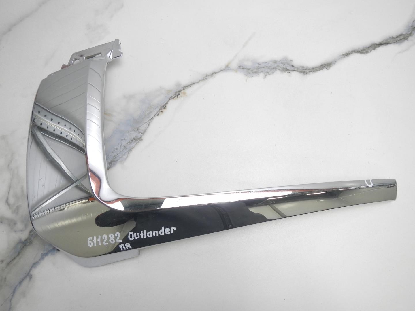 Молдинг переднего бампера правый