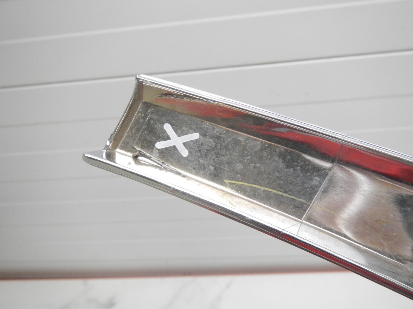 Молдинг переднего бампера правый