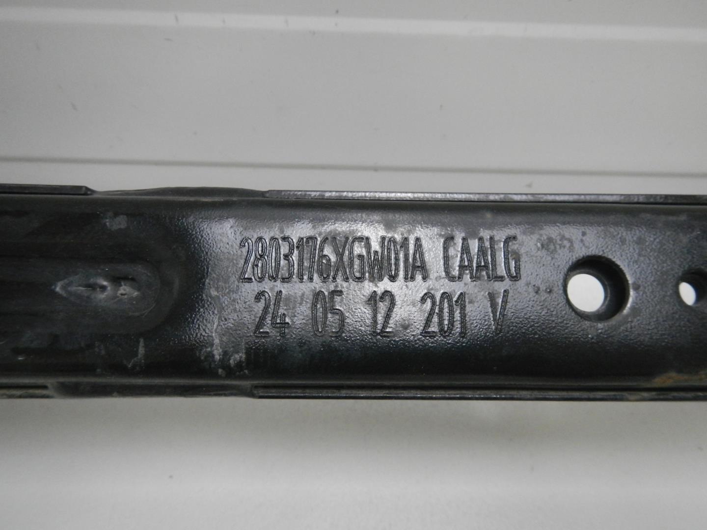 Усилитель переднего бампера