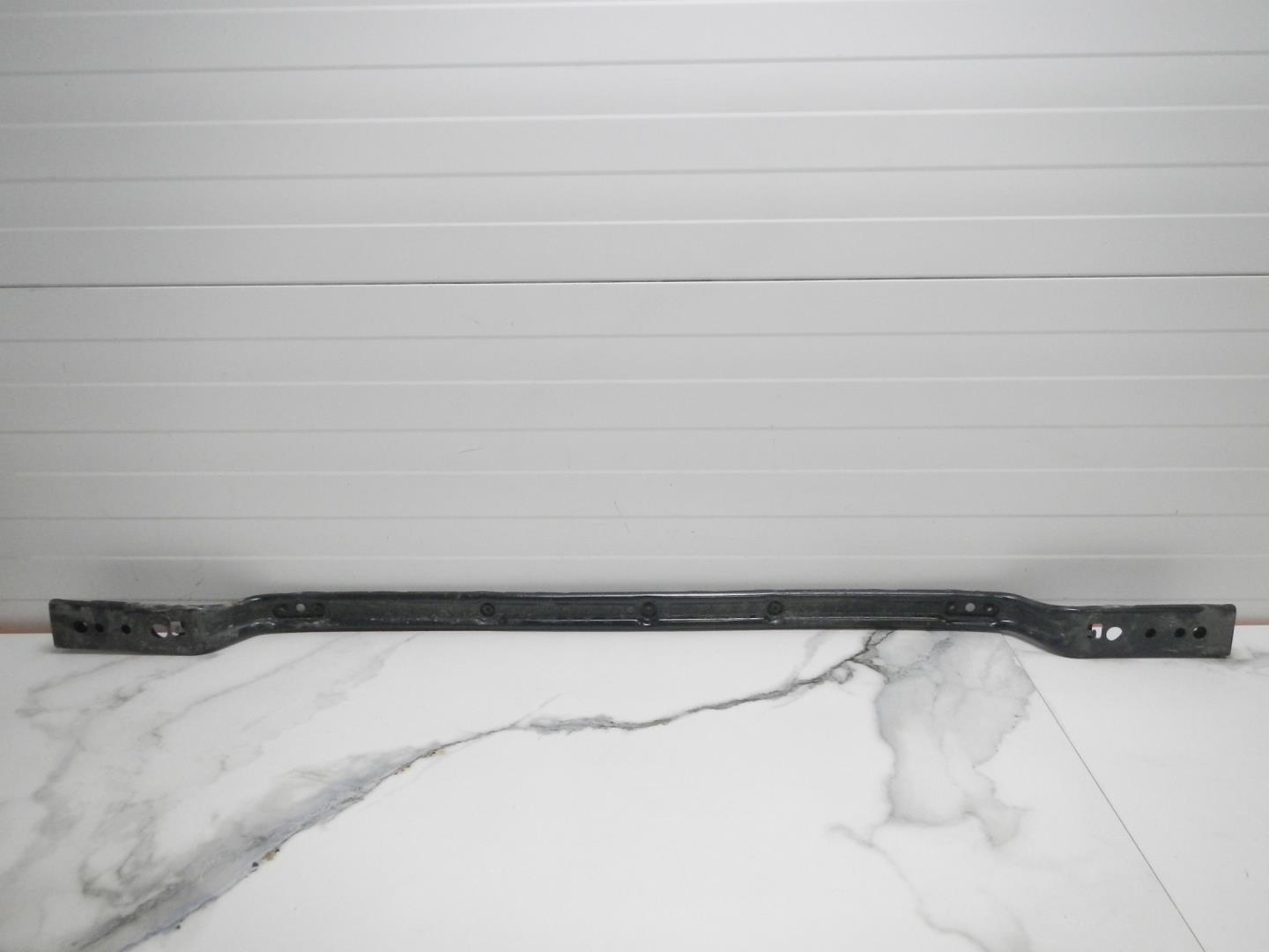 Усилитель переднего бампера