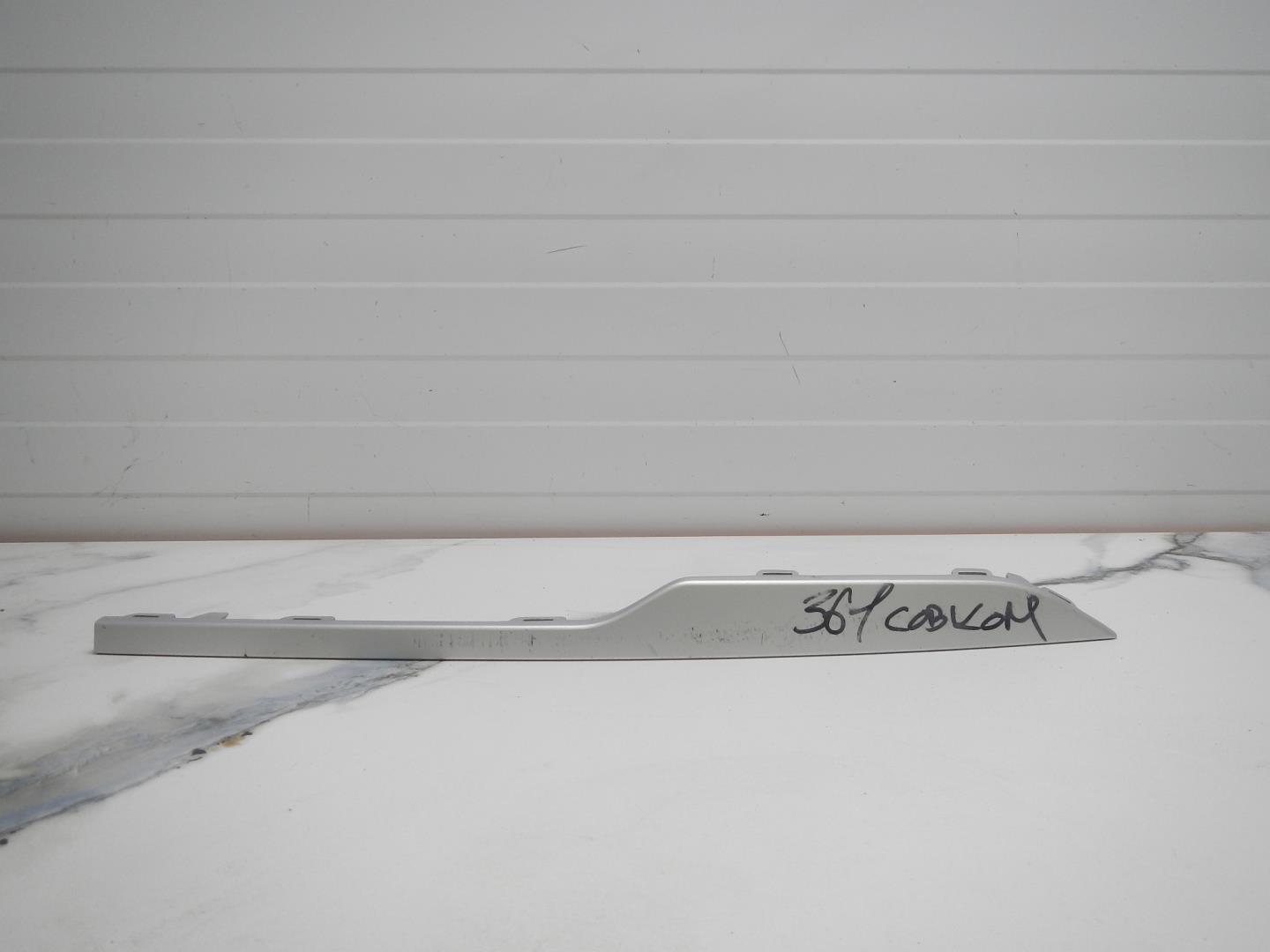 Молдинг переднего бампера левый