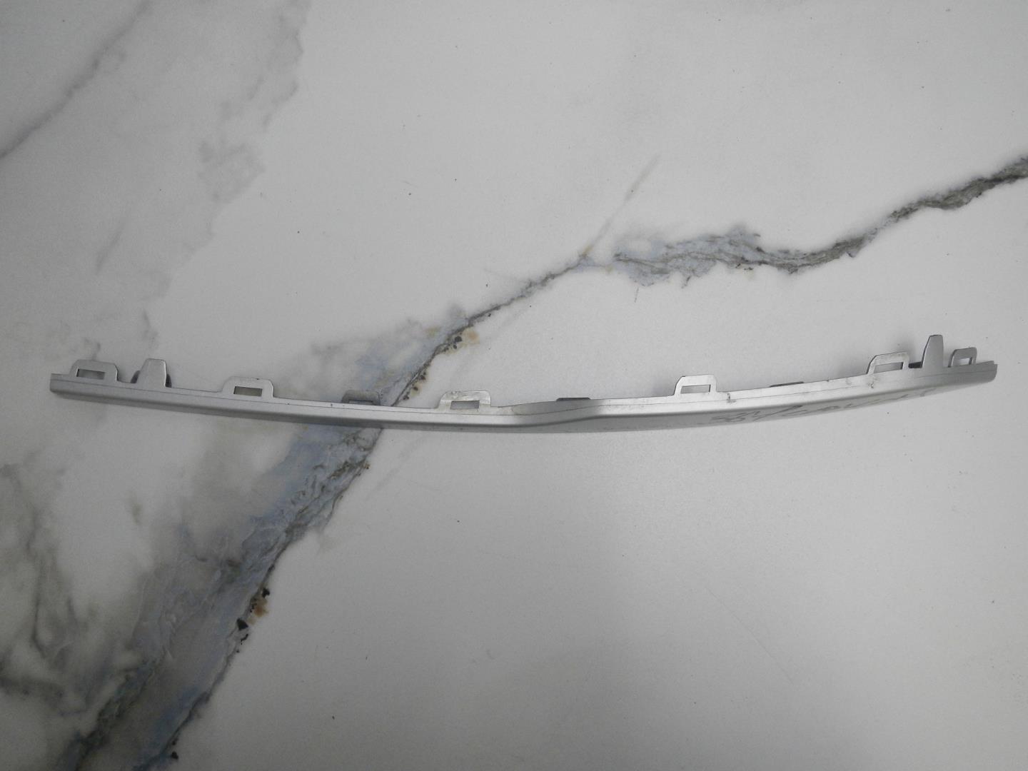 Молдинг переднего бампера левый