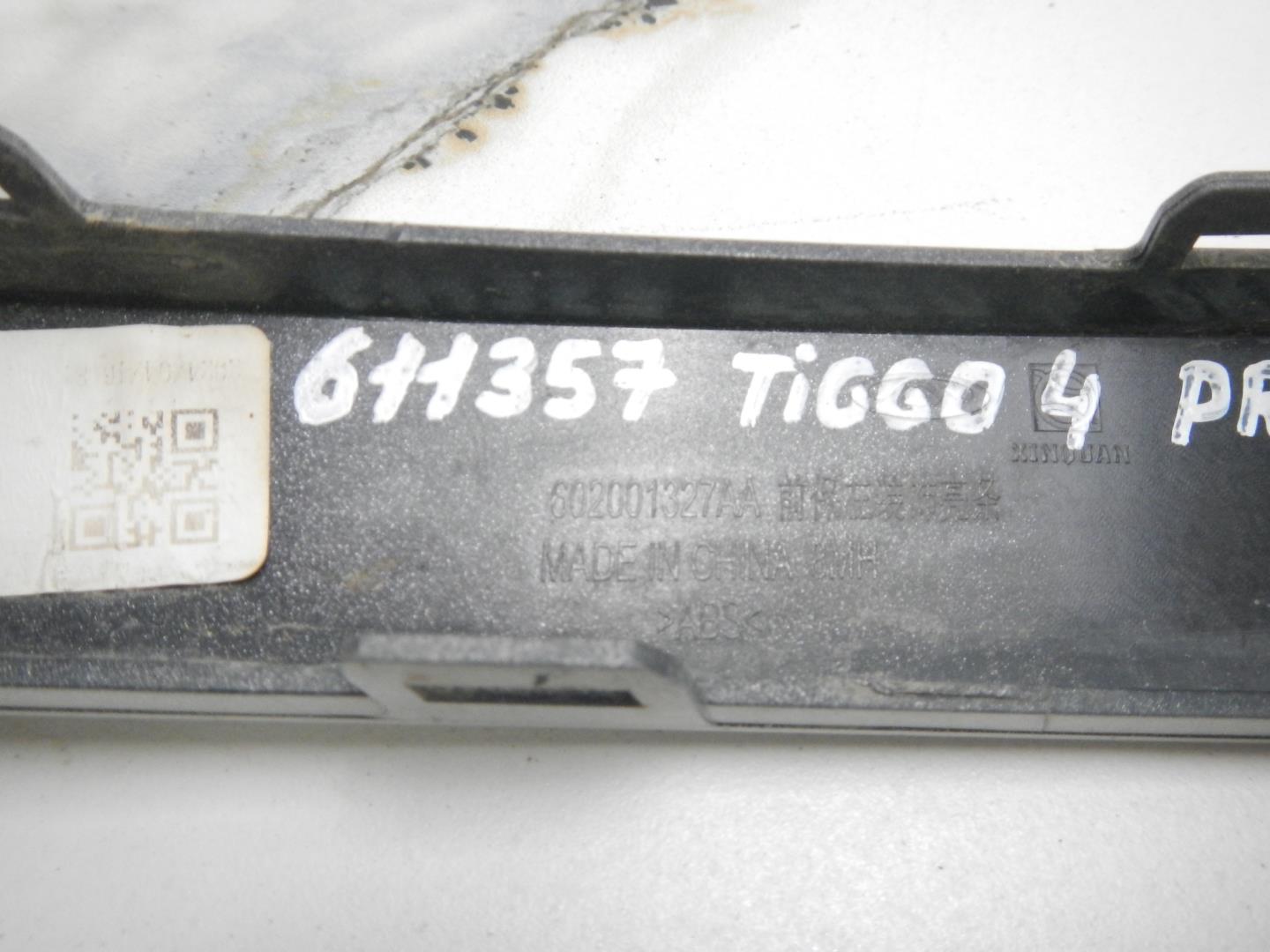 Молдинг переднего бампера левый