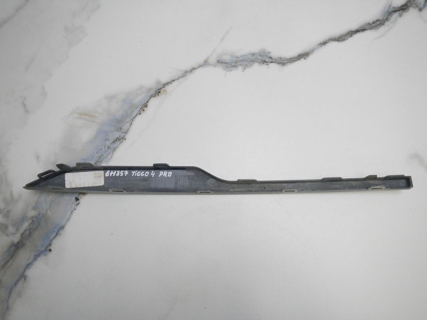 Молдинг переднего бампера левый