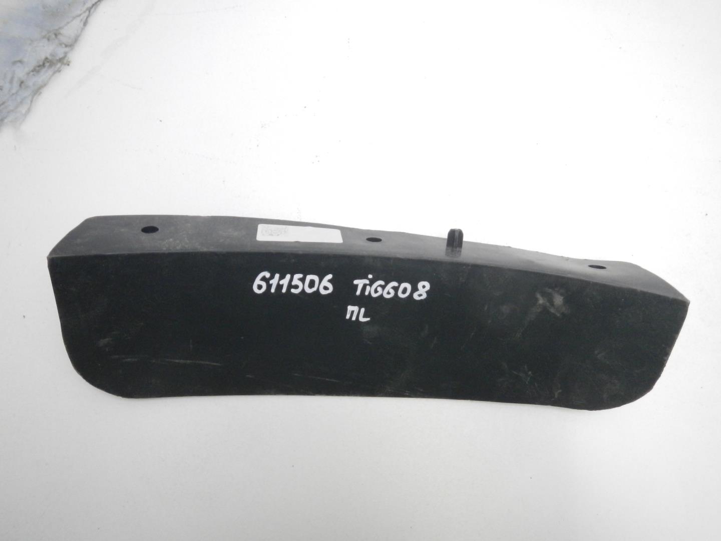 Брызговик передний левый