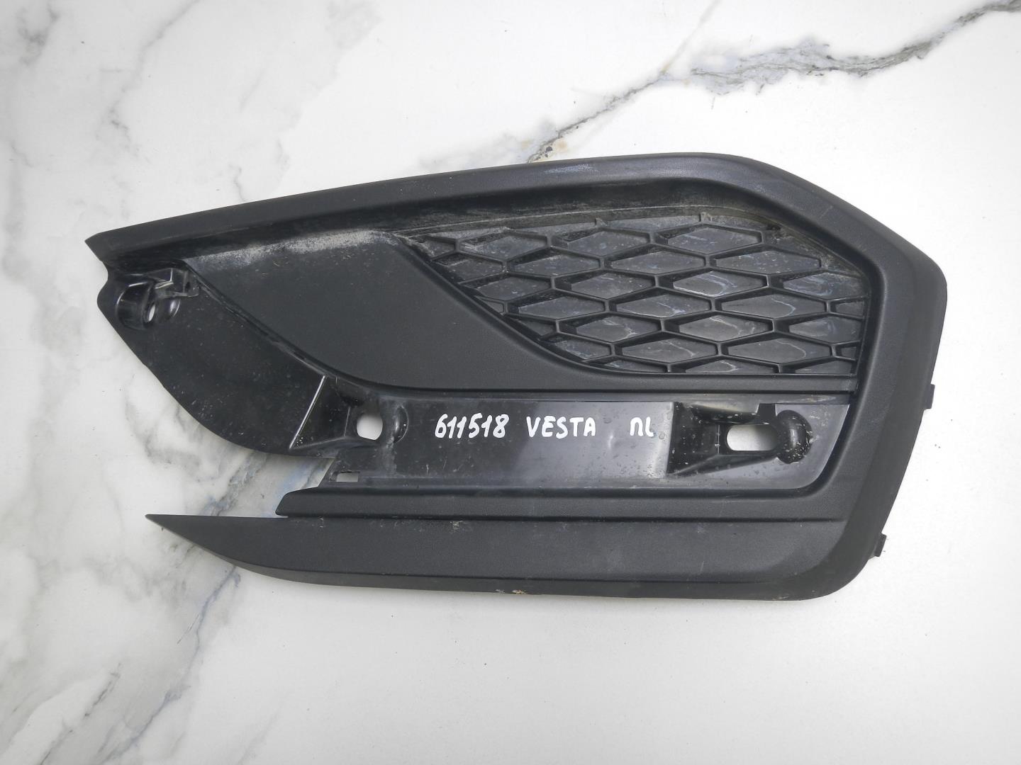 Решетка в бампер левая