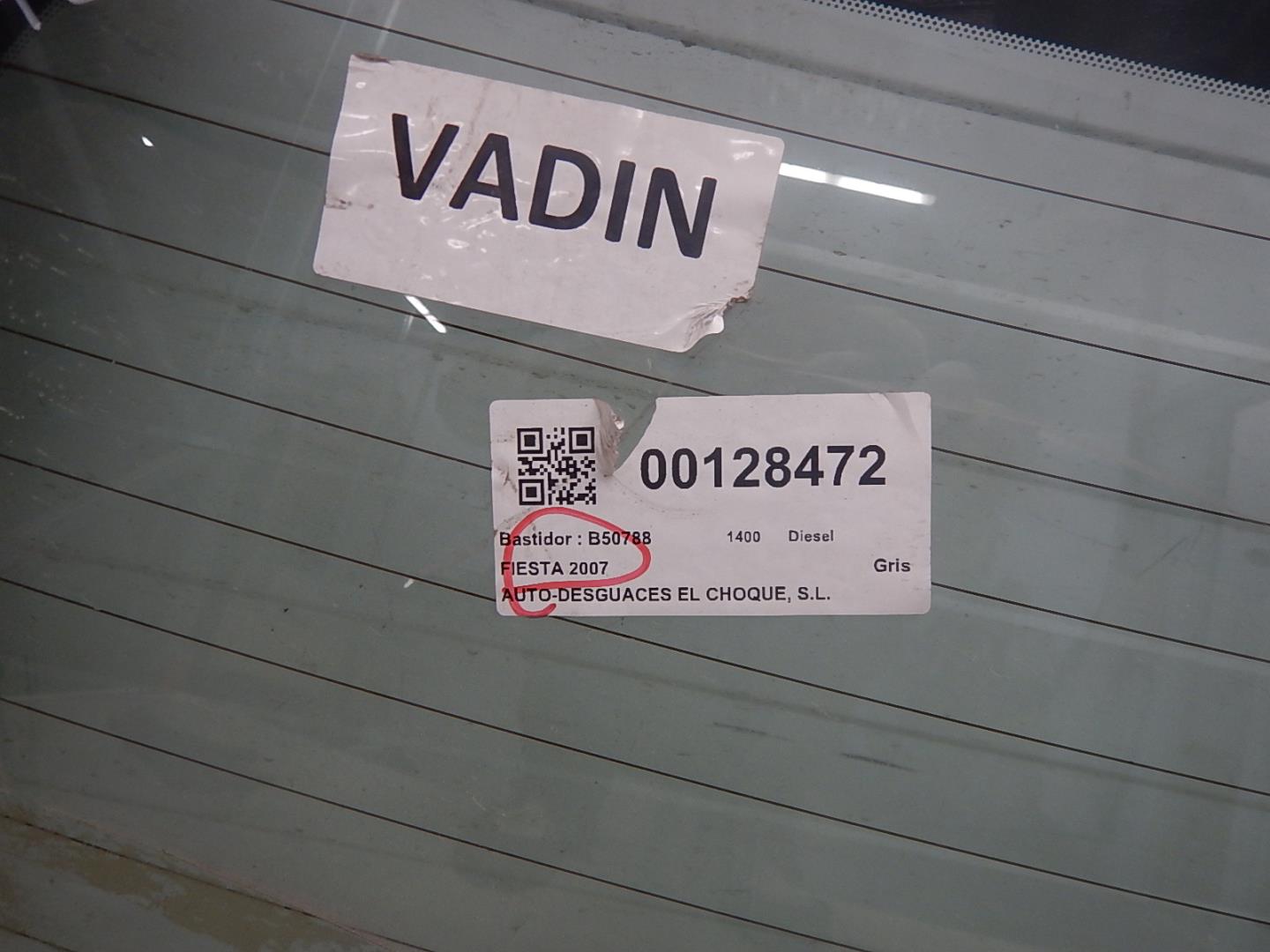 Стекло двери багажника