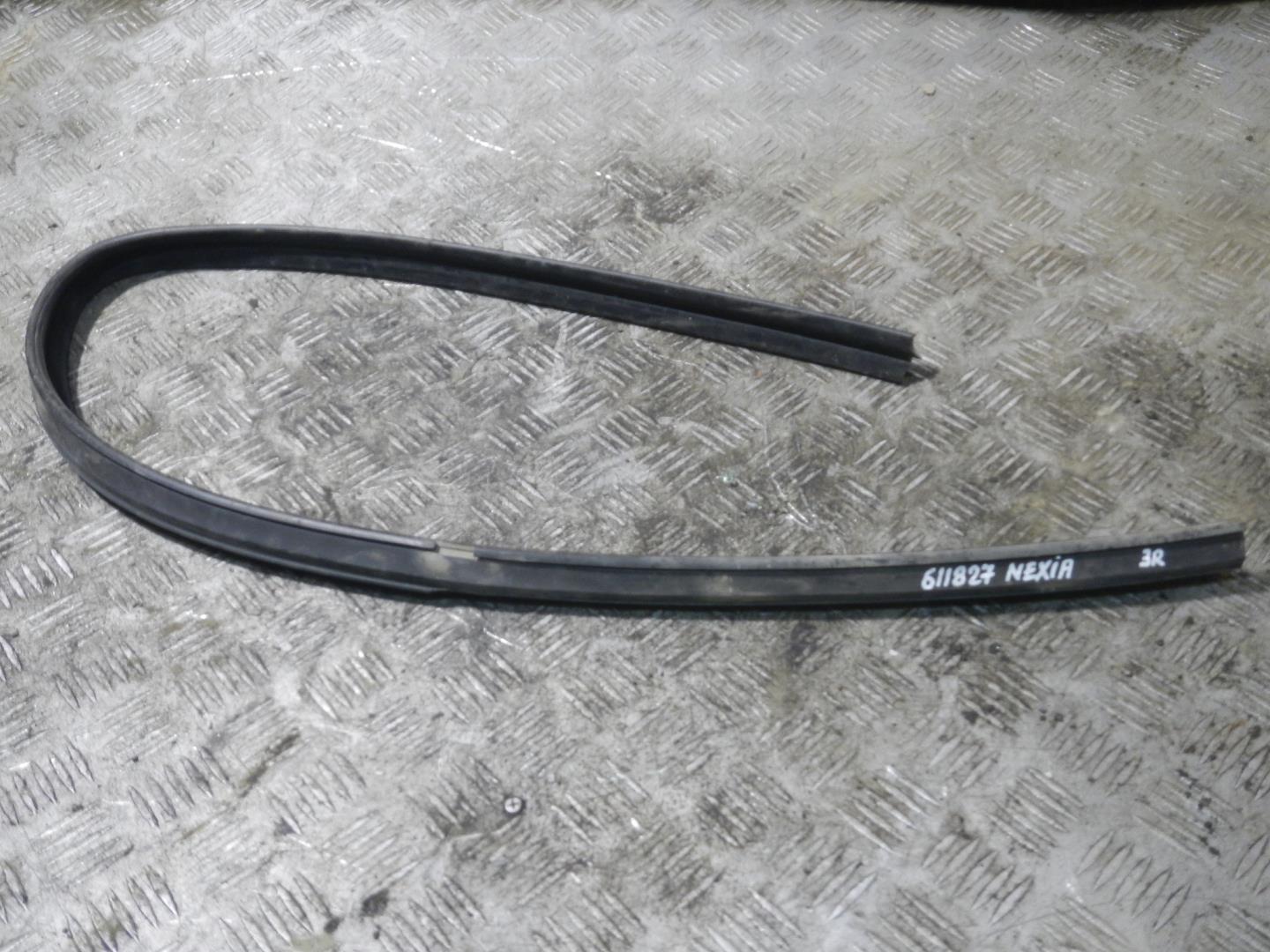 Уплотнитель стекла двери