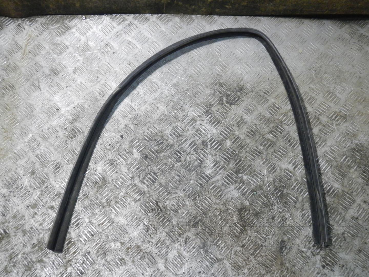 Уплотнитель стекла двери