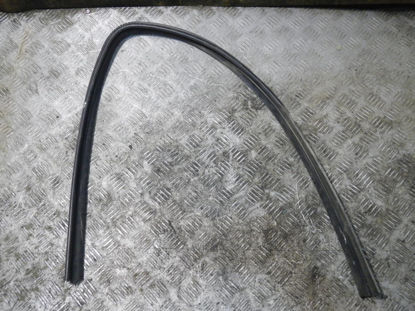 Уплотнитель стекла двери