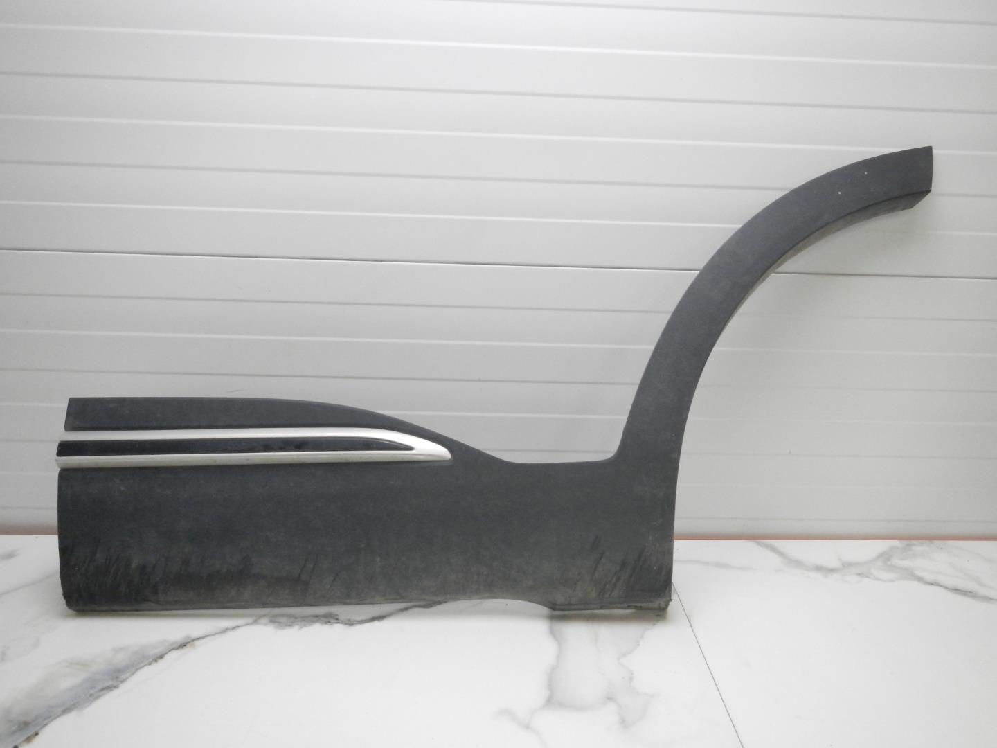 Молдинг задней левой двери