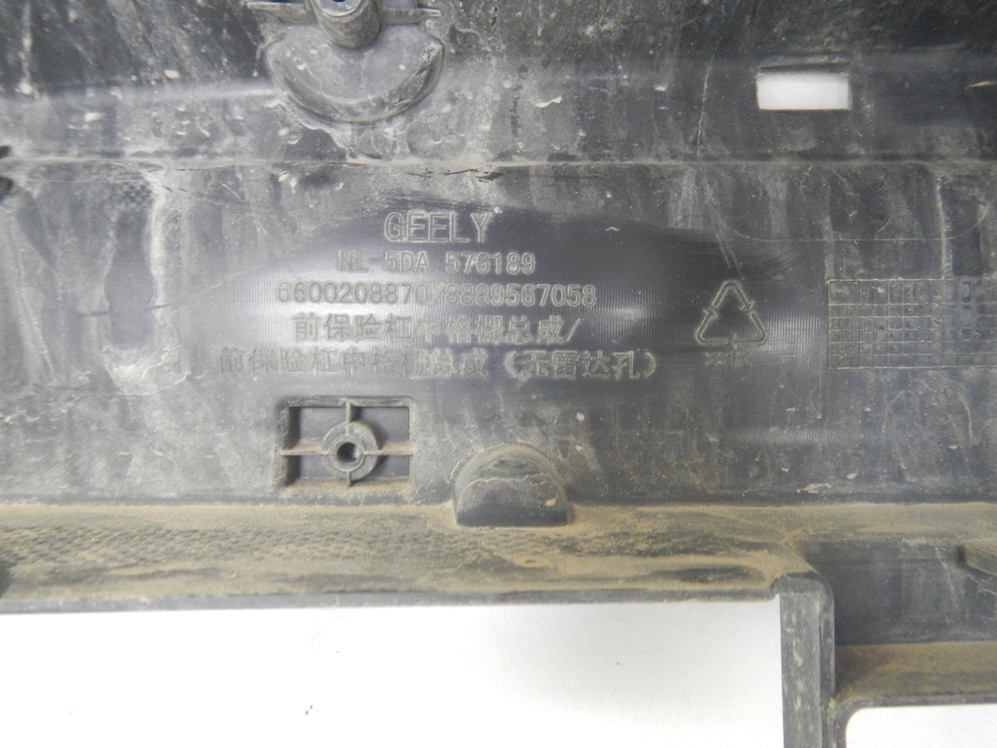 Решетка в бампер центральная