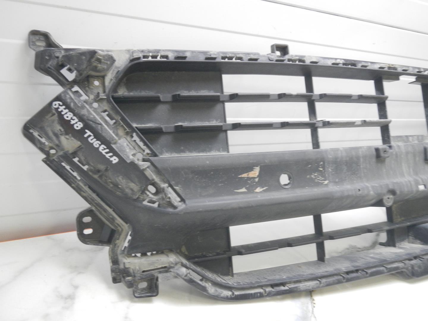 Решетка в бампер центральная