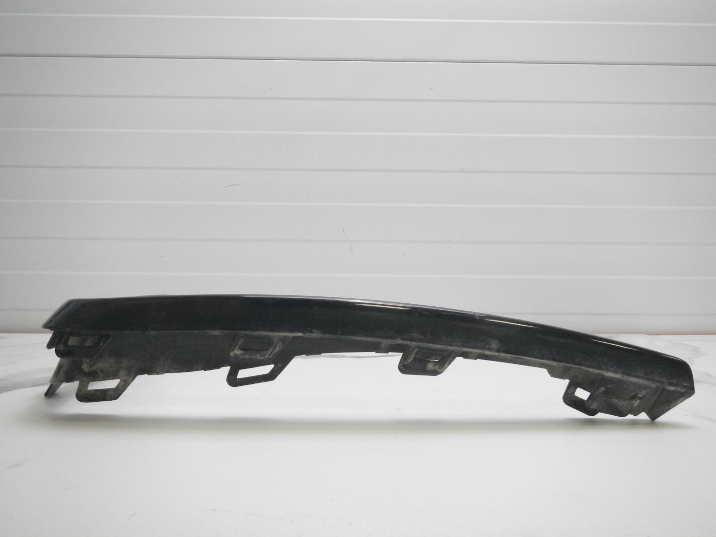 Молдинг переднего бампера левый