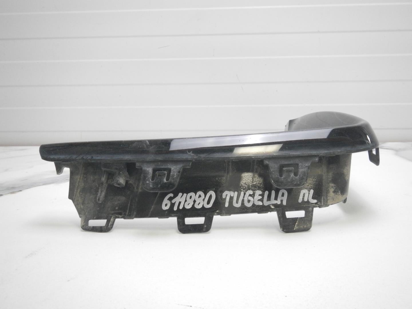 Молдинг переднего бампера левый