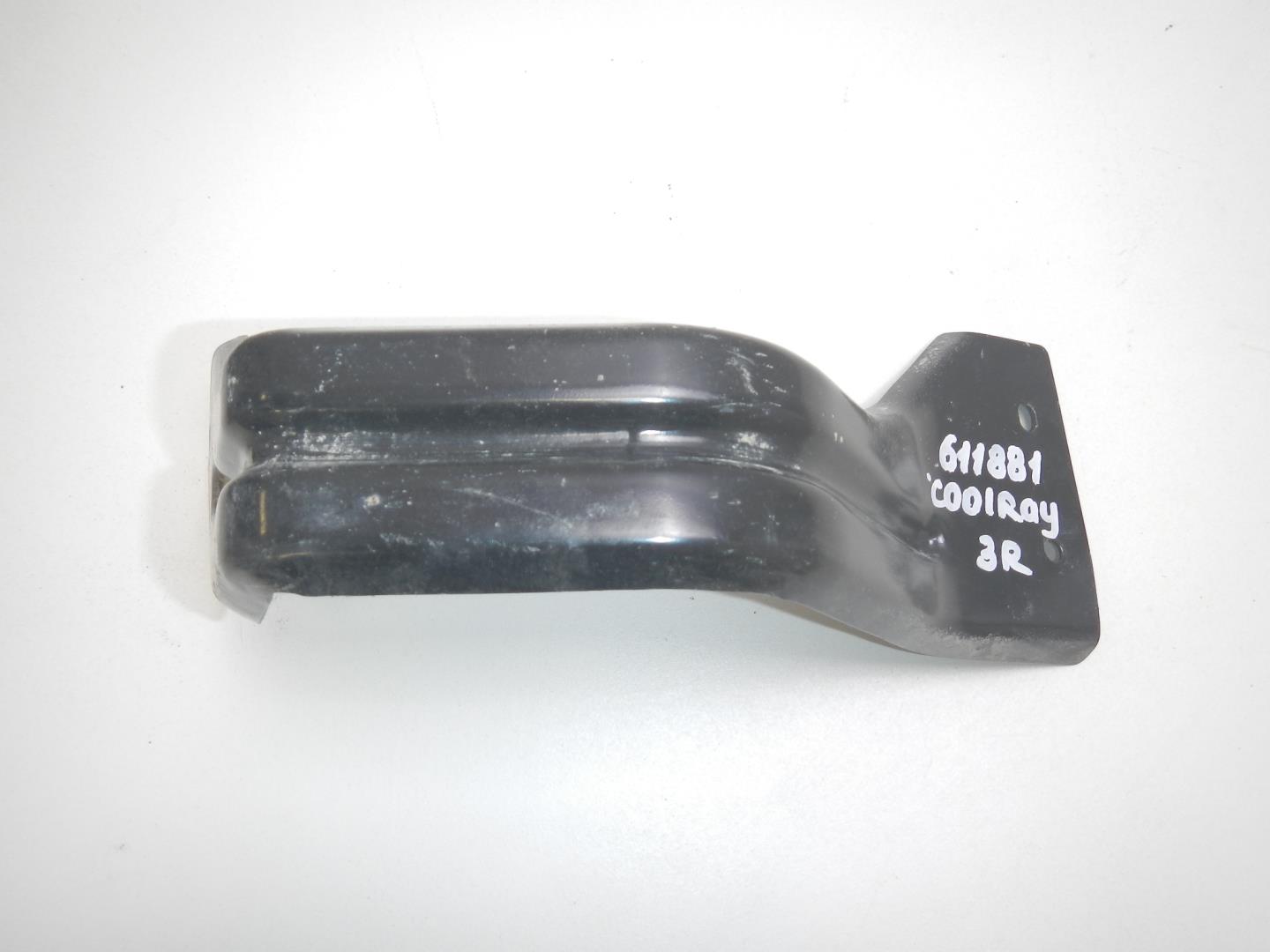 Кронштейн заднего бампера правый