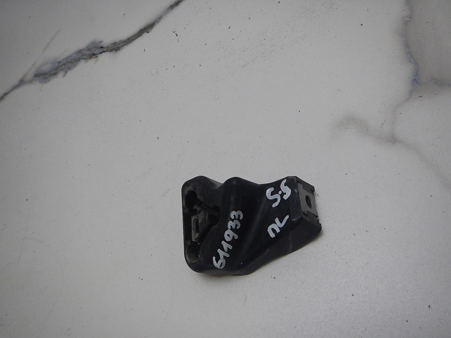 Кронштейн фар левый