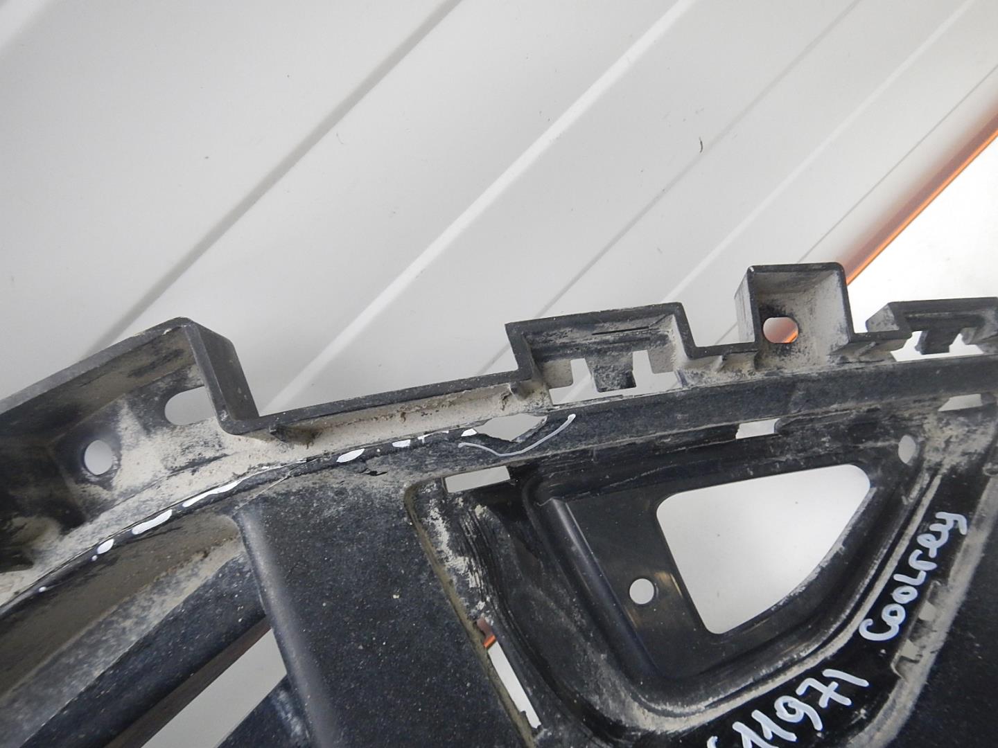 Решетка в бампер центральная