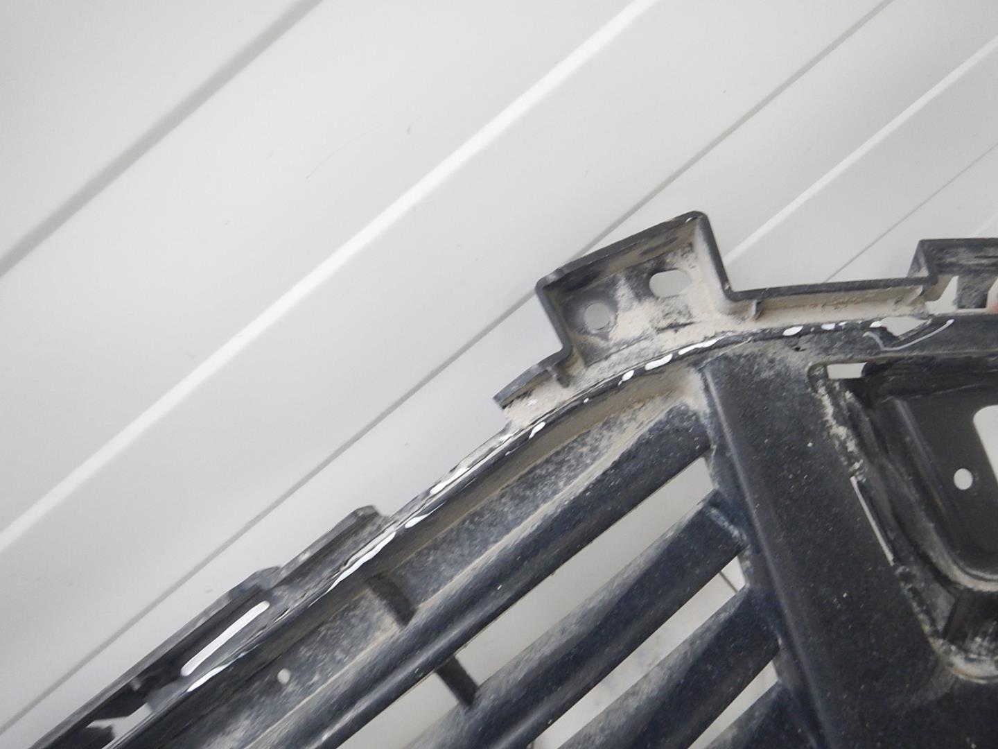 Решетка в бампер центральная