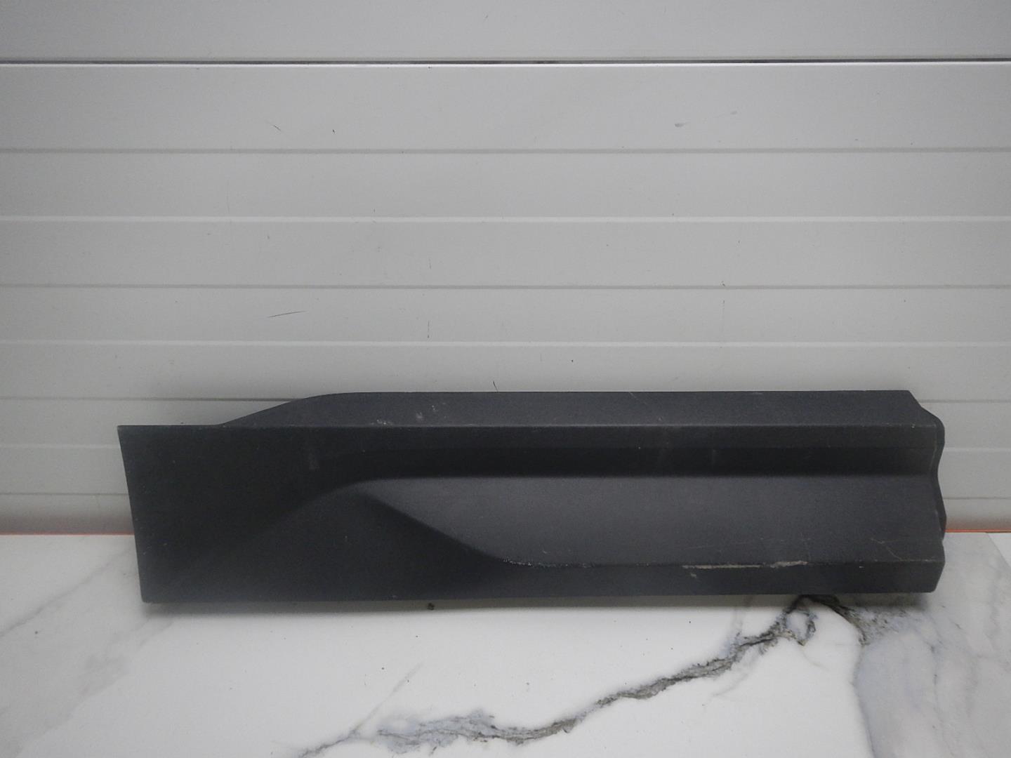 Молдинг задней правой двери