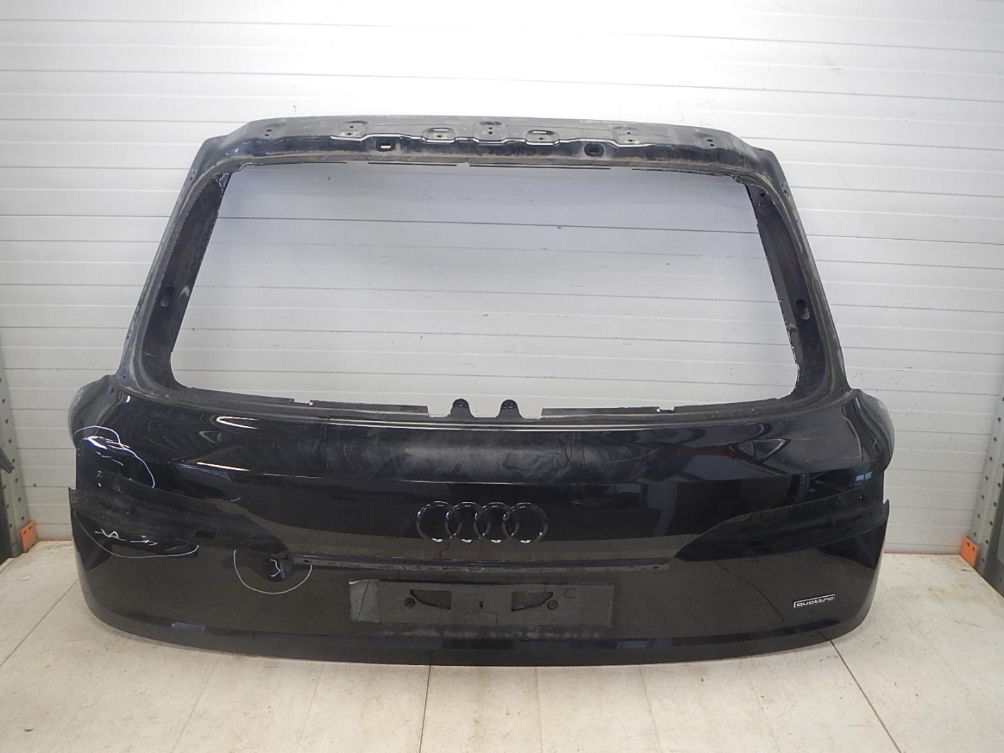 Дверь багажника