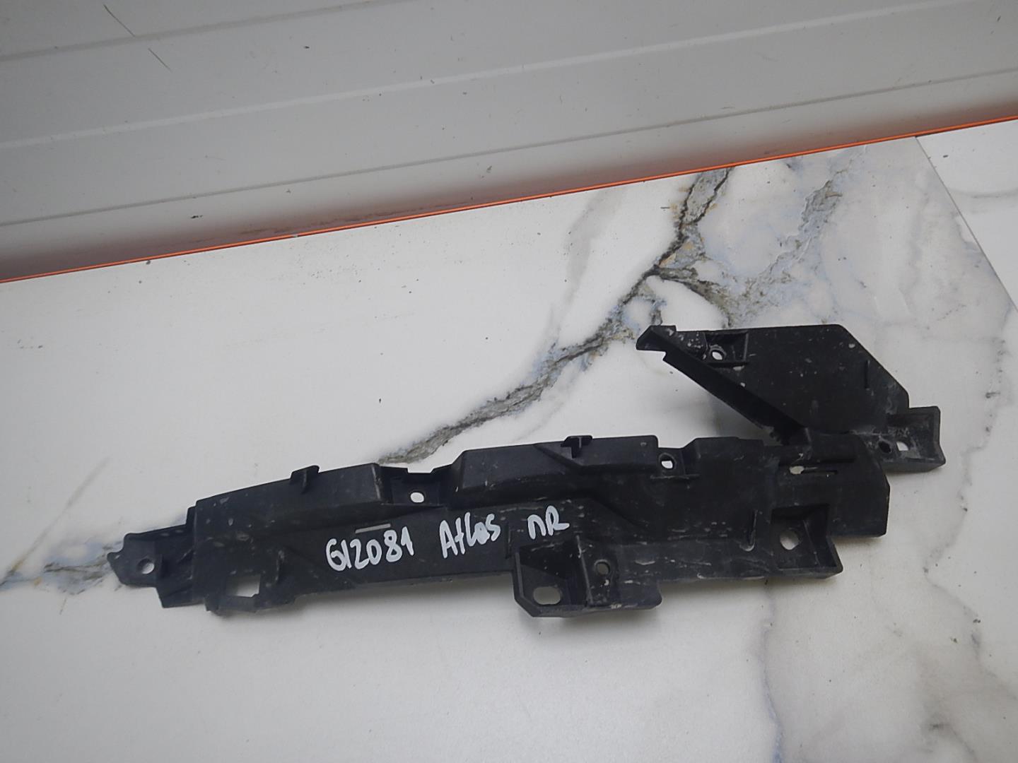 Кронштейн решетки радиатора