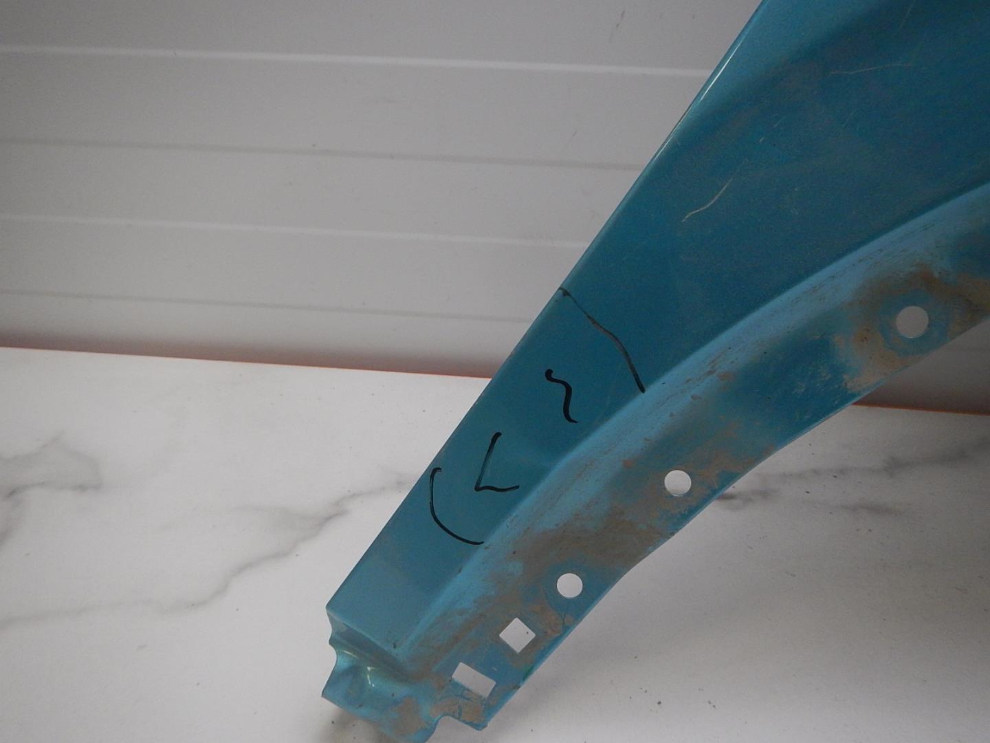 Крыло переднее правое