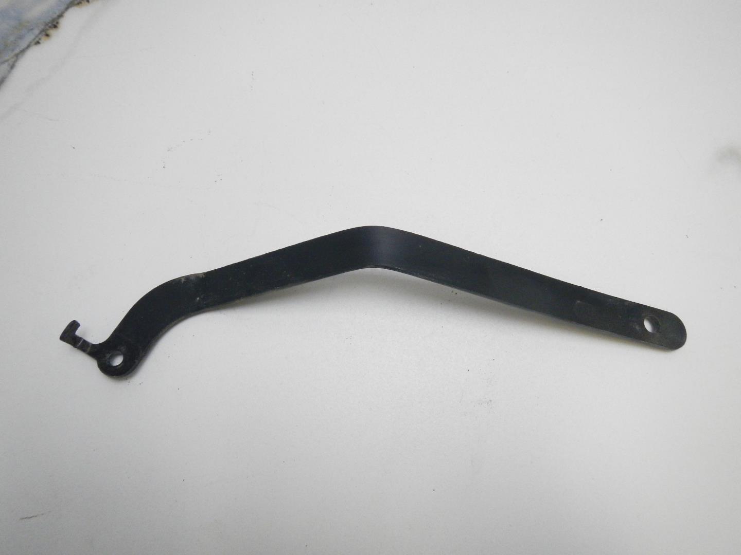 Кронштейн переднего бампера правый