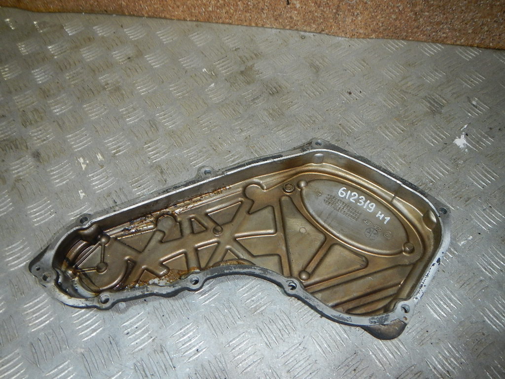 Крышка двигателя передняя