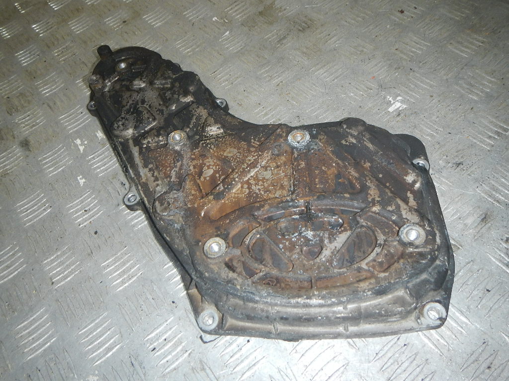 Крышка двигателя передняя