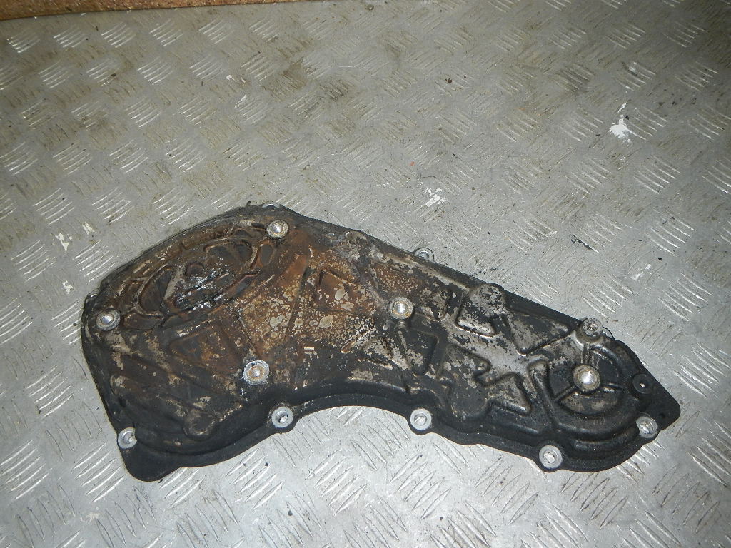 Крышка двигателя передняя