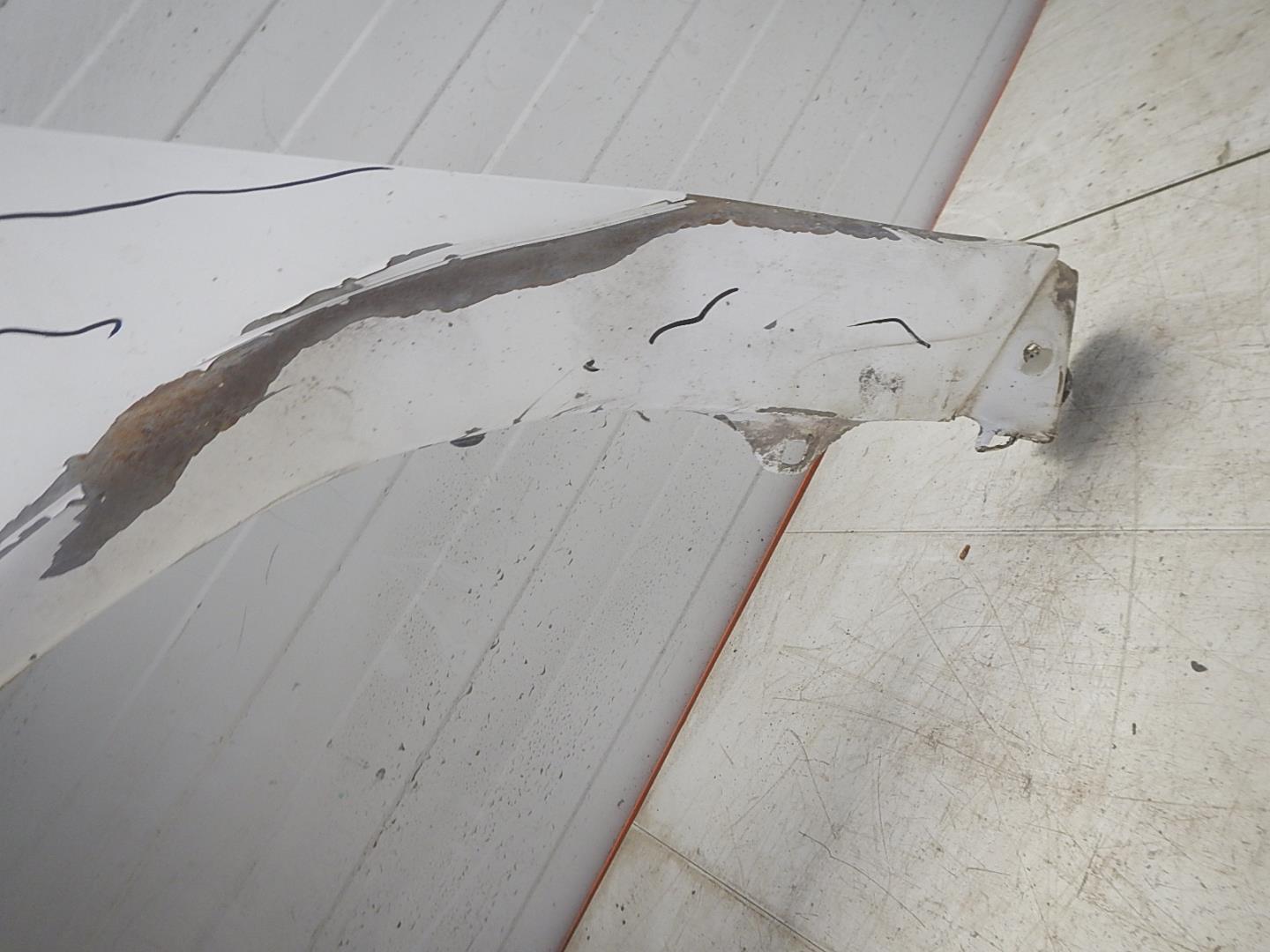 Крыло переднее левое