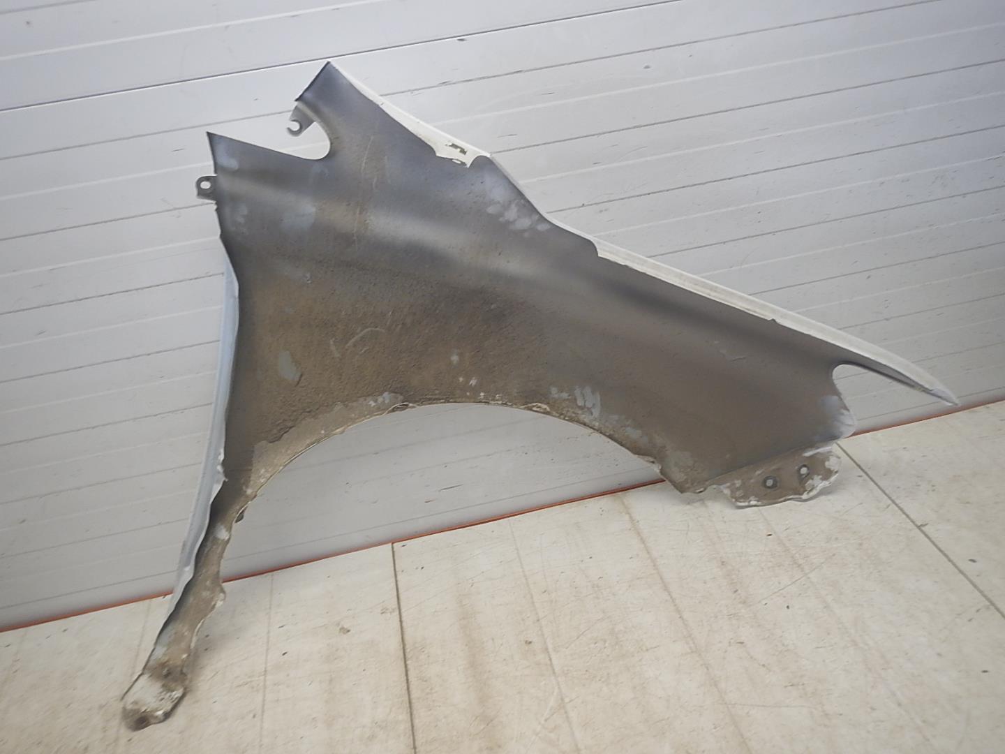 Крыло переднее левое