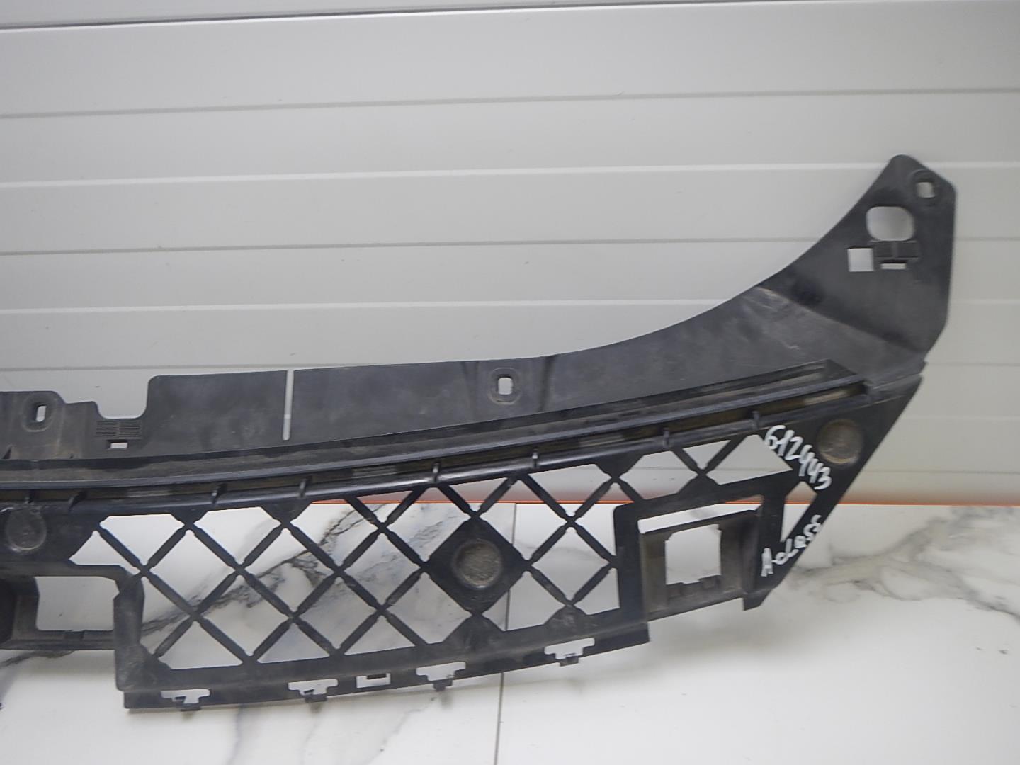 Кожух замка капота