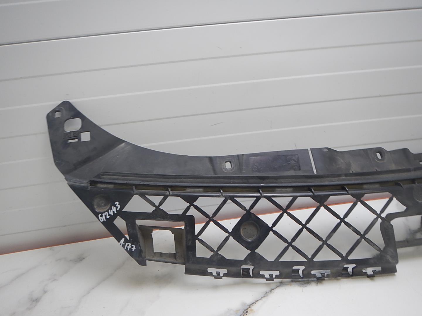 Кожух замка капота