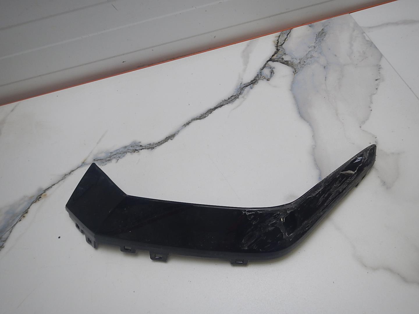 Молдинг переднего бампера левый